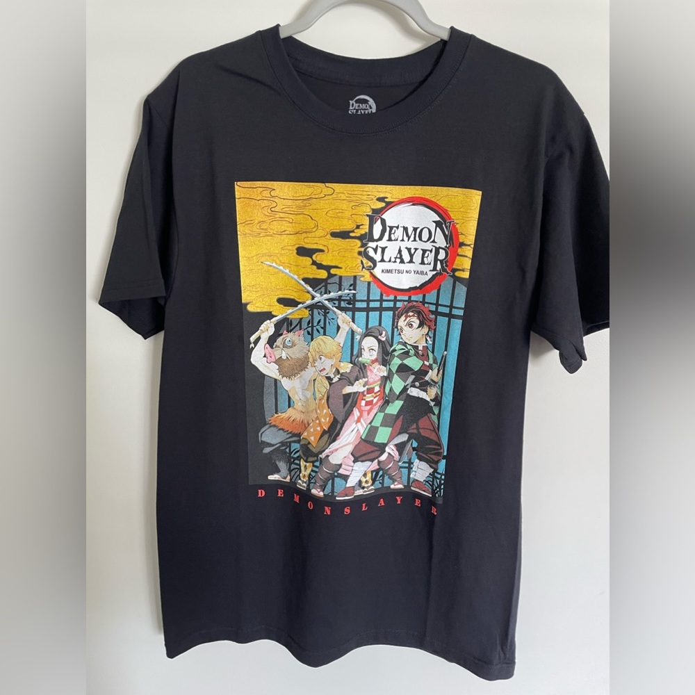 Demon slayer t shirt men’s M